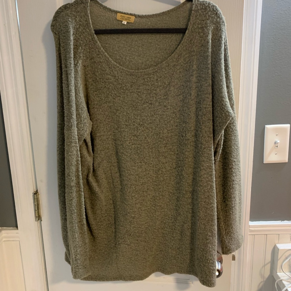 Size medium light weight sweater